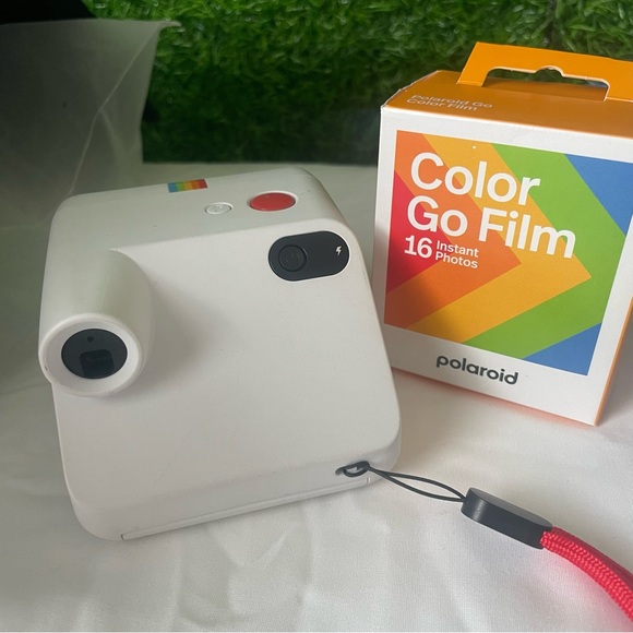 Barely Used Polaroid Go ! - Picture 2 of 4